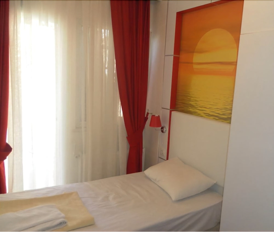 Imagen de la habitación del Hotel La White. Foto 8