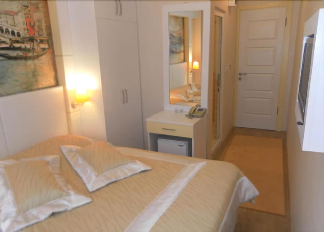 Imagen de la habitación del Hotel La White. Foto 13