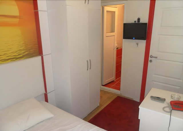 Imagen de la habitación del Hotel La White. Foto 16