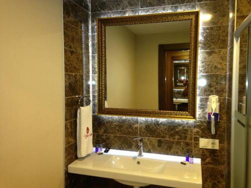 Imagen de la habitación del Hotel Labella Bergama. Foto 4