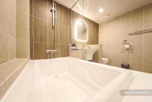 Imagen general del Hotel Laglas Asan. Foto 15