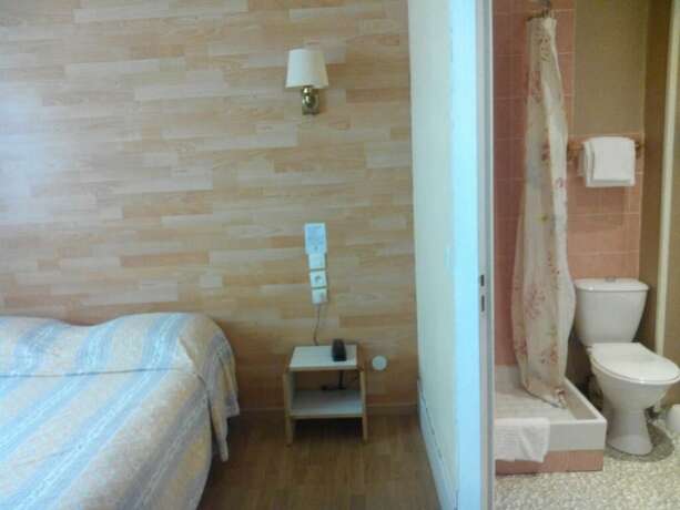 Imagen de la habitación del Hotel Lamartine. Foto 8