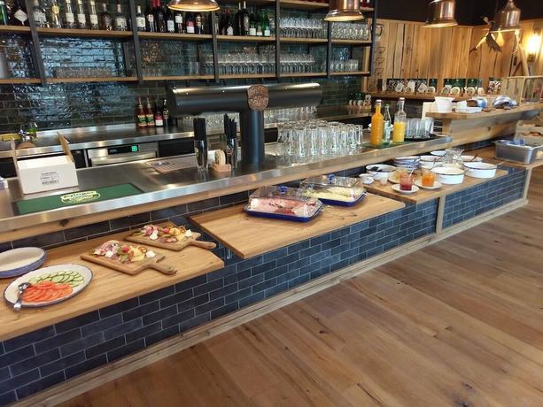 Imagen del bar/restaurante del Hotel Landgasthof Brunnthal. Foto 3