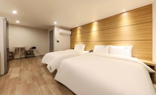 Imagen de la habitación del Hotel Laon. Foto 20