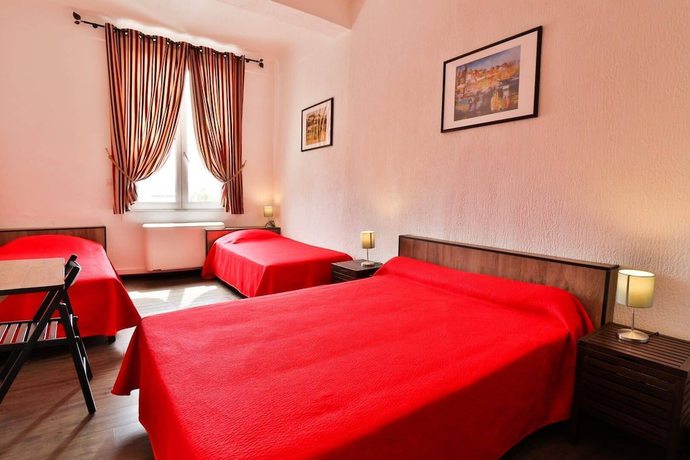 Imagen de la habitación del Hotel Le Jaures. Foto 4