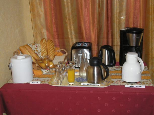 Imagen de la habitación del Hotel Le Jaures. Foto 8