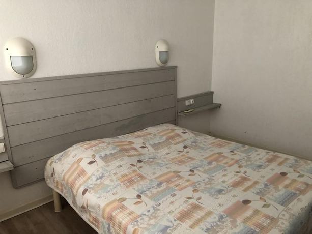 Imagen de la habitación del Hotel Le Pescadou. Foto 10