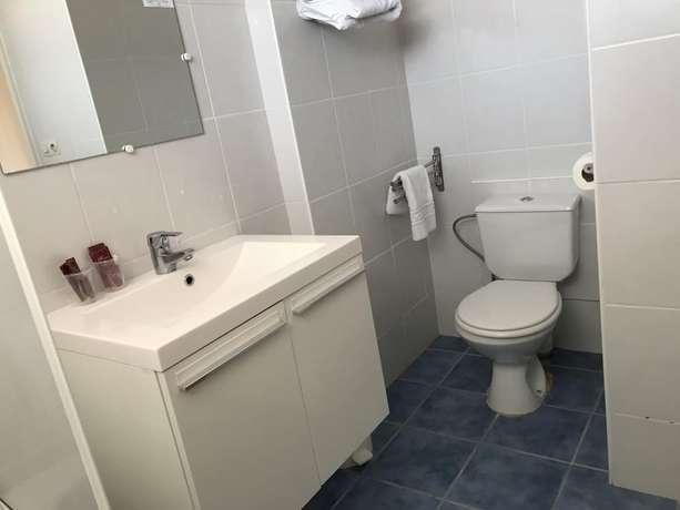 Imagen de la habitación del Hotel Le Pescadou. Foto 15