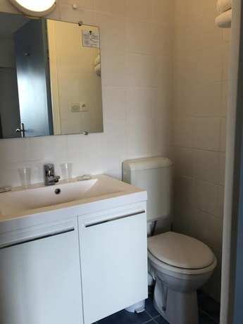 Imagen de la habitación del Hotel Le Pescadou. Foto 17