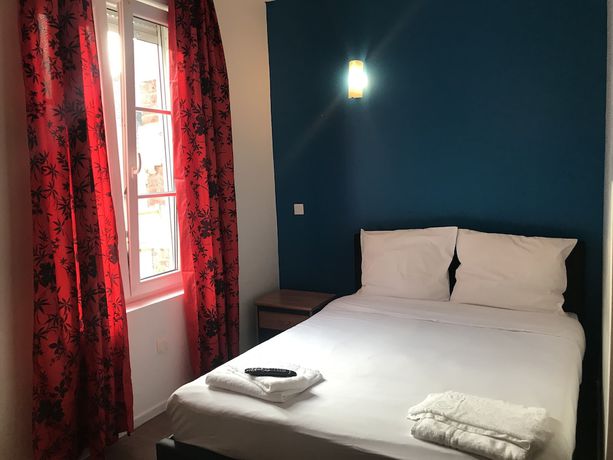 Imagen de la habitación del Hotel Le Saint Quentin. Foto 2