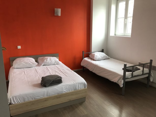 Imagen de la habitación del Hotel Le Saint Quentin. Foto 3