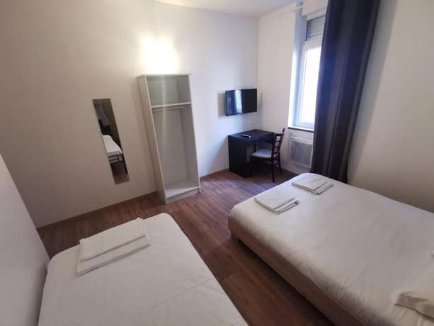 Imagen de la habitación del Hotel Le Saint Quentin. Foto 4