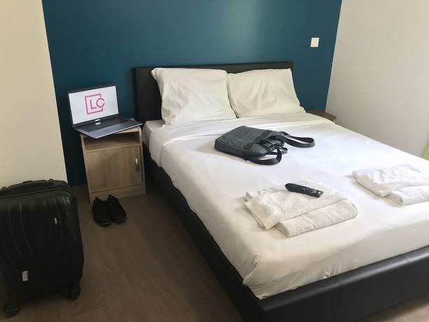 Imagen de la habitación del Hotel Le Saint Quentin. Foto 5