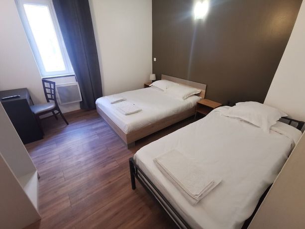 Imagen de la habitación del Hotel Le Saint Quentin. Foto 7