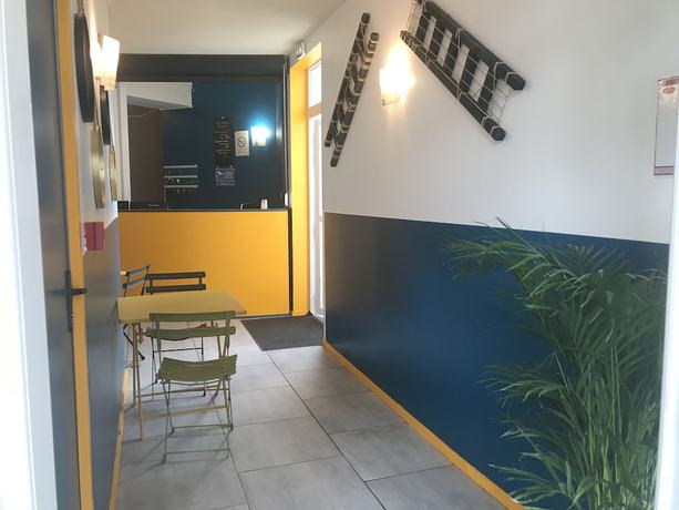 Imagen general del Hotel Le Saint Quentin. Foto 1