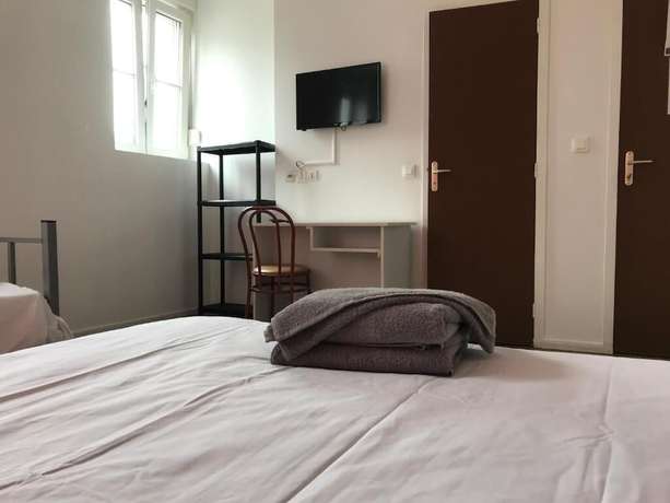 Imagen de la habitación del Hotel Le Saint Quentin. Foto 9