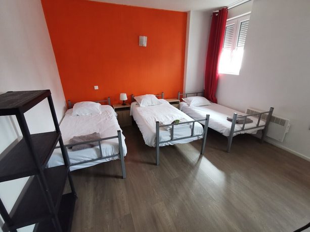 Imagen de la habitación del Hotel Le Saint Quentin. Foto 11