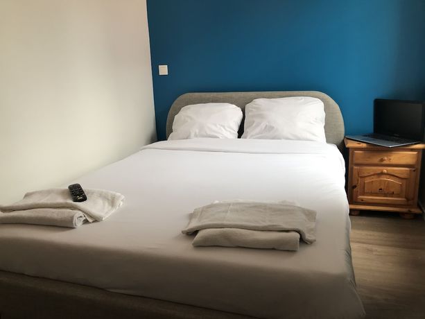 Imagen de la habitación del Hotel Le Saint Quentin. Foto 12