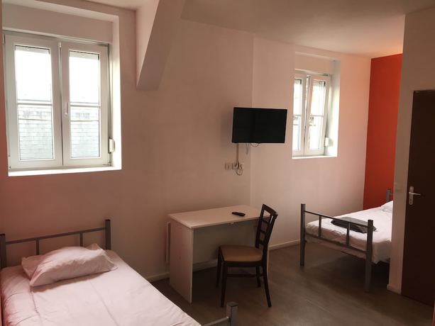 Imagen de la habitación del Hotel Le Saint Quentin. Foto 15