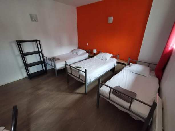 Imagen de la habitación del Hotel Le Saint Quentin. Foto 16