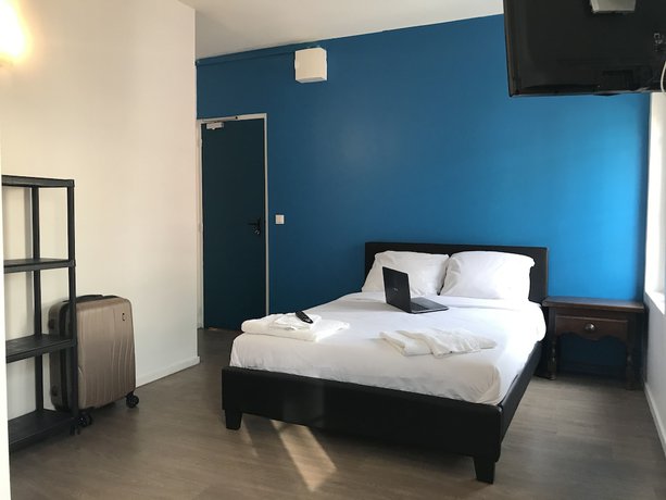 Imagen de la habitación del Hotel Le Saint Quentin. Foto 18