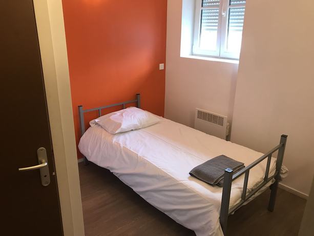 Imagen de la habitación del Hotel Le Saint Quentin. Foto 19