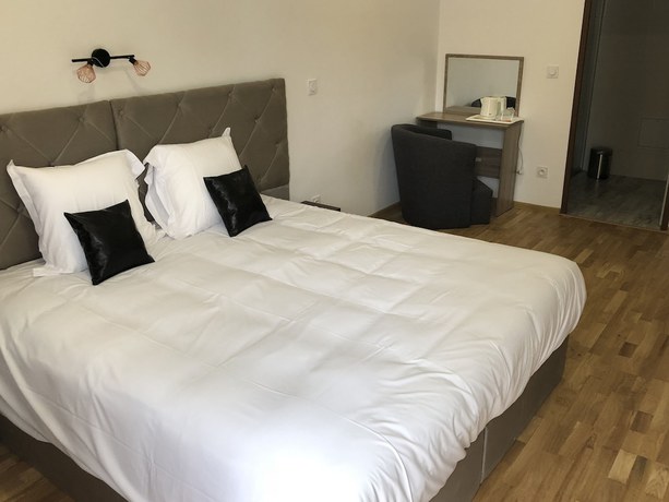 Imagen de la habitación del Hotel Le Vauban. Foto 15