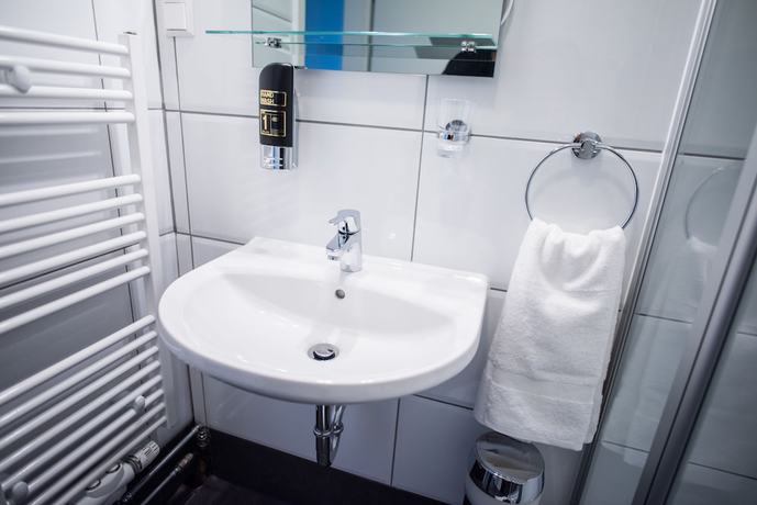 Imagen de la habitación del Hotel Leo. Foto 5