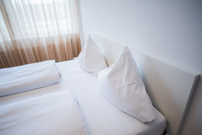 Imagen de la habitación del Hotel Leo. Foto 15