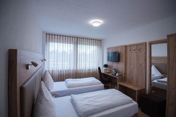 Imagen de la habitación del Hotel Leo. Foto 17