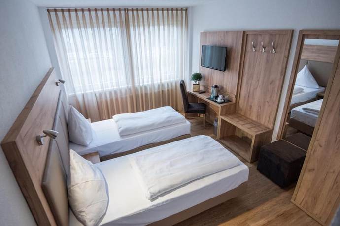 Imagen de la habitación del Hotel Leo. Foto 19