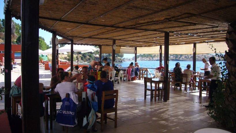 Imagen del bar/restaurante del Hotel Leon, Foca. Foto 3