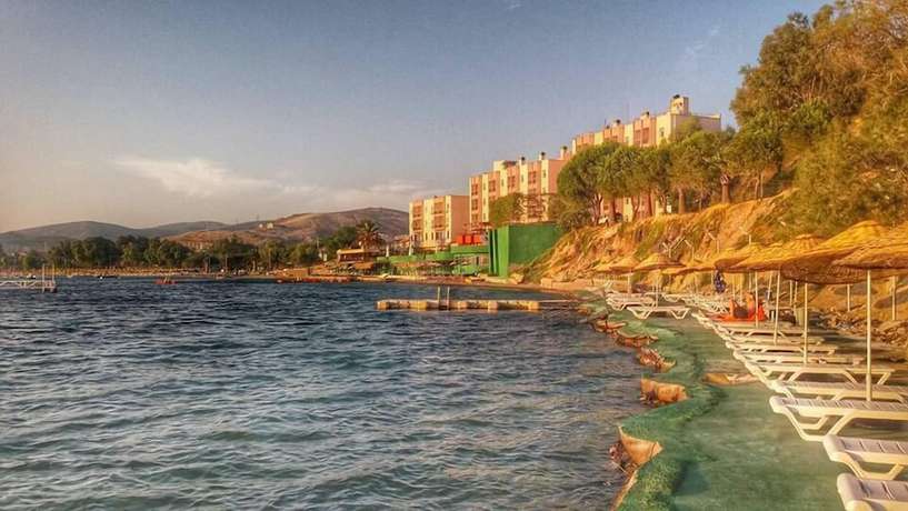 Imagen de los exteriores del Hotel Leon, Foca. Foto 14