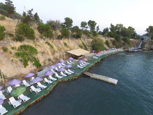 Imagen de los exteriores del Hotel Leon, Foca. Foto 16