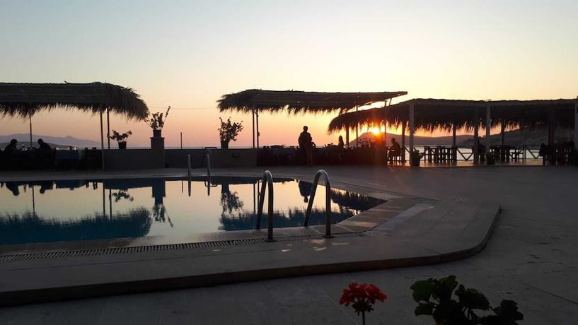 Imagen del bar/restaurante del Hotel Leon, Foca. Foto 4