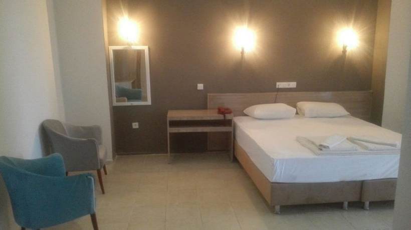 Imagen de la habitación del Hotel Leon, Foca. Foto 11