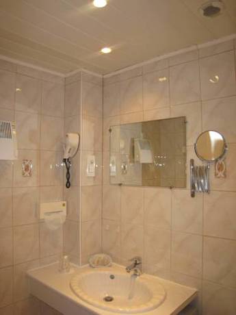 Imagen de la habitación del Hotel Les Alpes. Foto 3