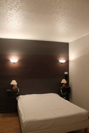 Imagen de la habitación del Hotel Les Alpes. Foto 6