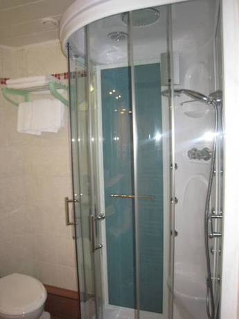 Imagen de la habitación del Hotel Les Alpes. Foto 13