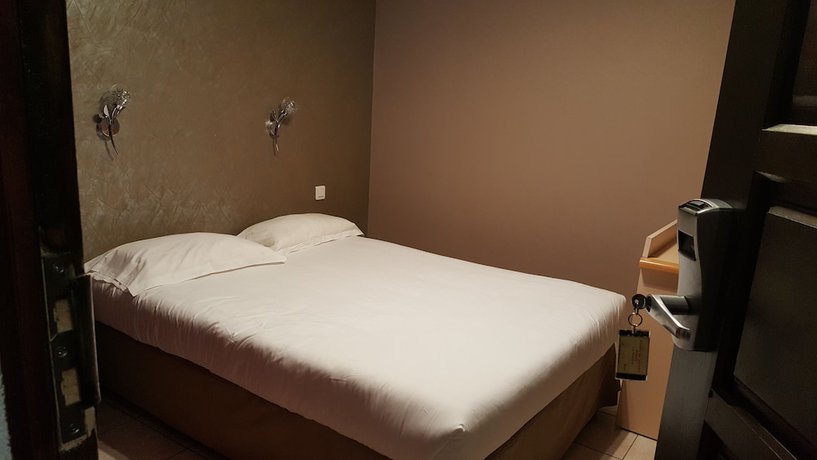 Imagen de la habitación del Hotel Les Cigalons. Foto 12