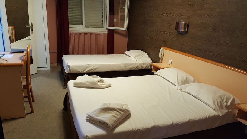 Imagen de la habitación del Hotel Les Cigalons. Foto 13