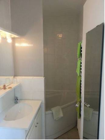 Imagen de la habitación del Hotel Les Citronniers. Foto 3