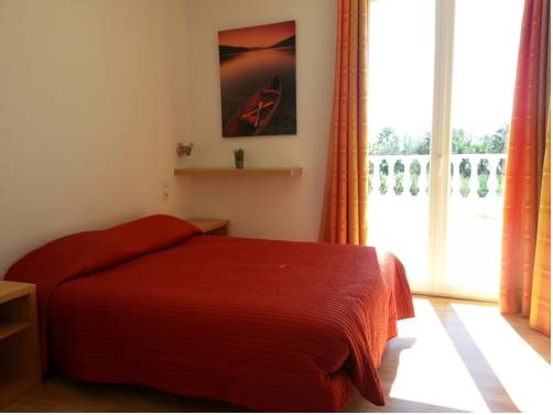Imagen de la habitación del Hotel Les Citronniers. Foto 4
