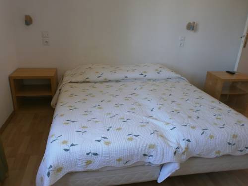 Imagen de la habitación del Hotel Les Citronniers. Foto 7