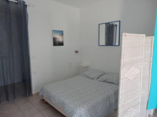 Imagen de la habitación del Hotel Les Citronniers. Foto 13