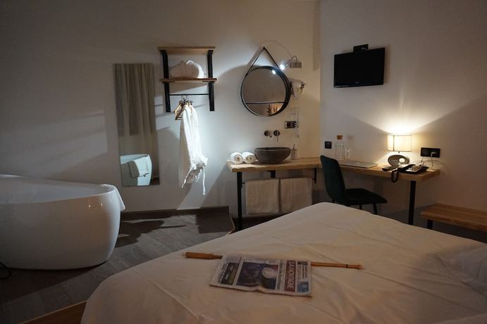 Imagen de la habitación del Hotel Les Glycines. Foto 6