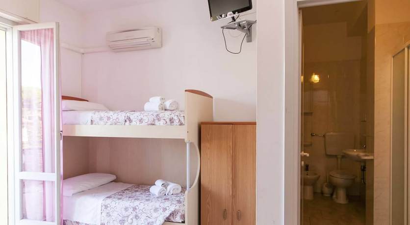 Imagen de la habitación del Hotel Levante. Foto 12