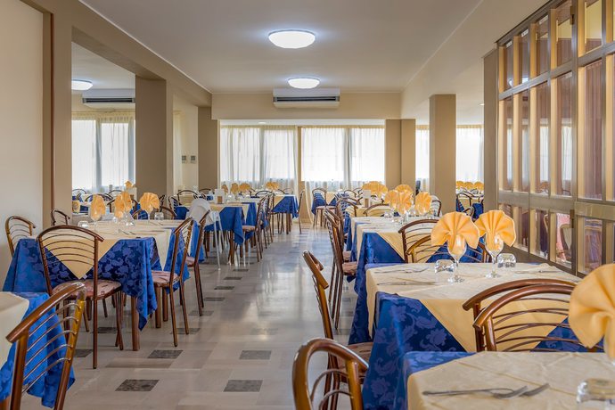 Imagen del bar/restaurante del Hotel Levante. Foto 8