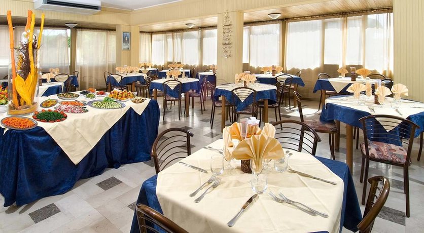 Imagen del bar/restaurante del Hotel Levante. Foto 10
