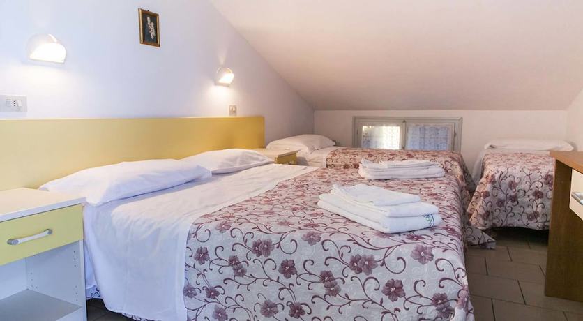Imagen de la habitación del Hotel Levante. Foto 15
